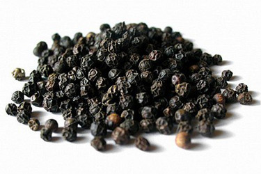 Black peppercorns [different kinds of peppercorns]