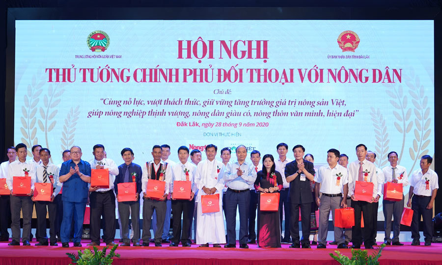 Prime Minister: Building strong Vietnam is the aspiration of the farmers