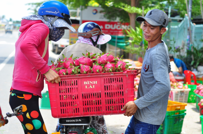 Supply chains, consumption of agricultural products and food still have bottlenecks and faults.  Photo: Minh Hau.