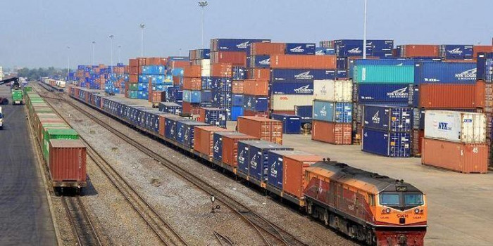 Overloaded seaports and lack of containers, should businesses switch to rail transport?  - Photo 2.