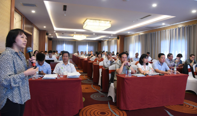 Dr. Nguyen Mai Phuong, Deputy Coordinator of V-SCOPE project presented at the meeting.  Photo: Quang Yen.