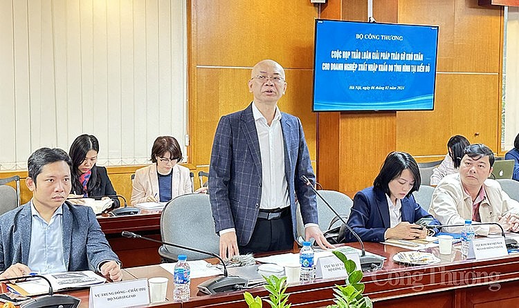 Mr. Tran Thanh Hai - Deputy Director of the Import-Export Department (Ministry of Industry and Trade) spoke at the meeting