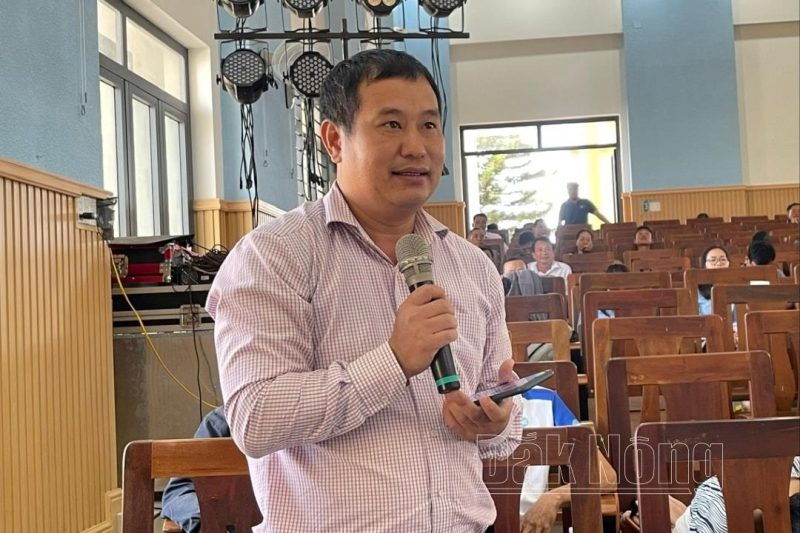 Mr. Nguyen Anh Son, Director of Binh Minh Cooperative, Cu Jut district (Dak Nong) raised the issue of finding solutions to develop sustainable pepper associated with reducing emissions.